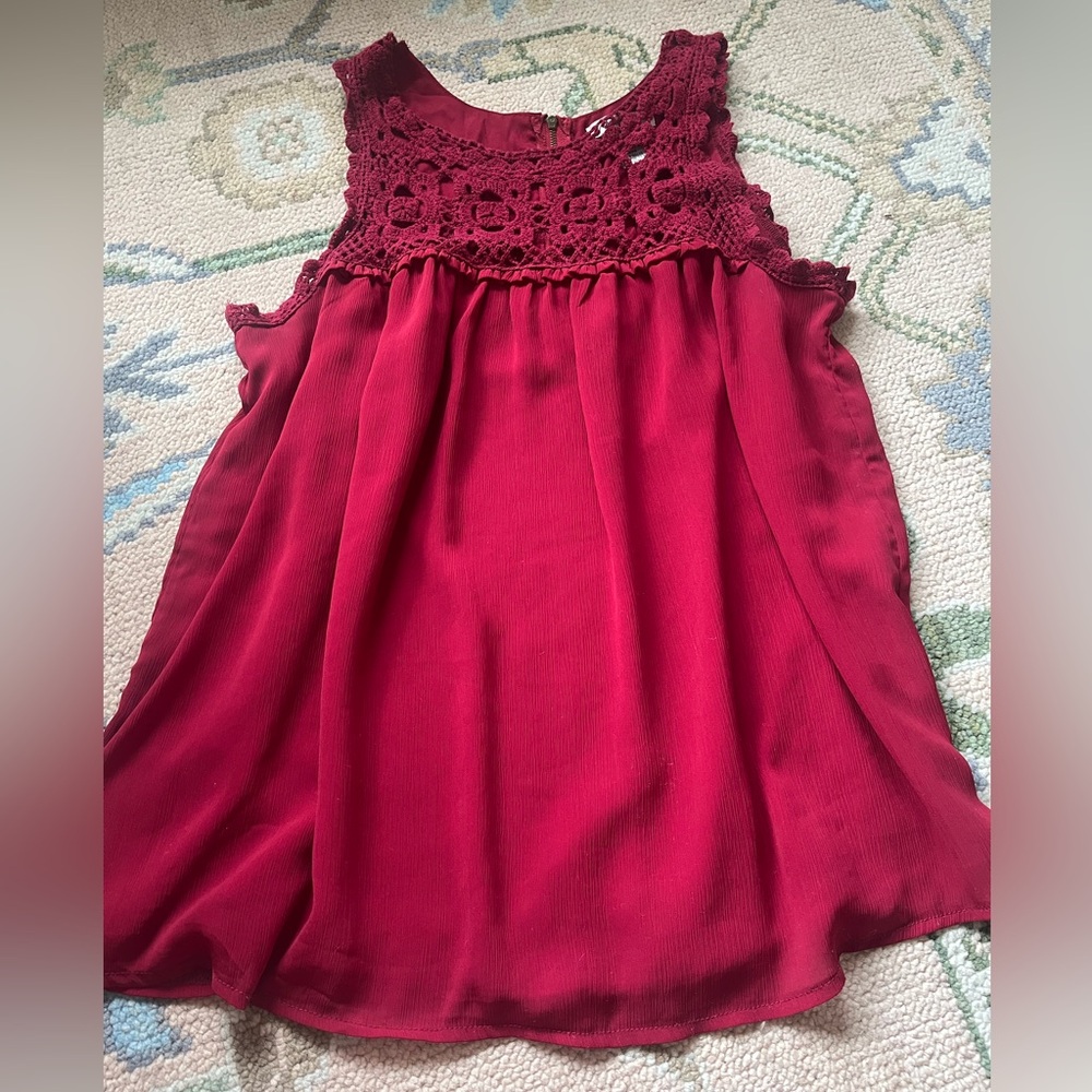Sleeveless macrame top